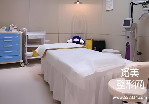 广州张佳琦祛眼袋医生怎么样？医生实力技术剖析